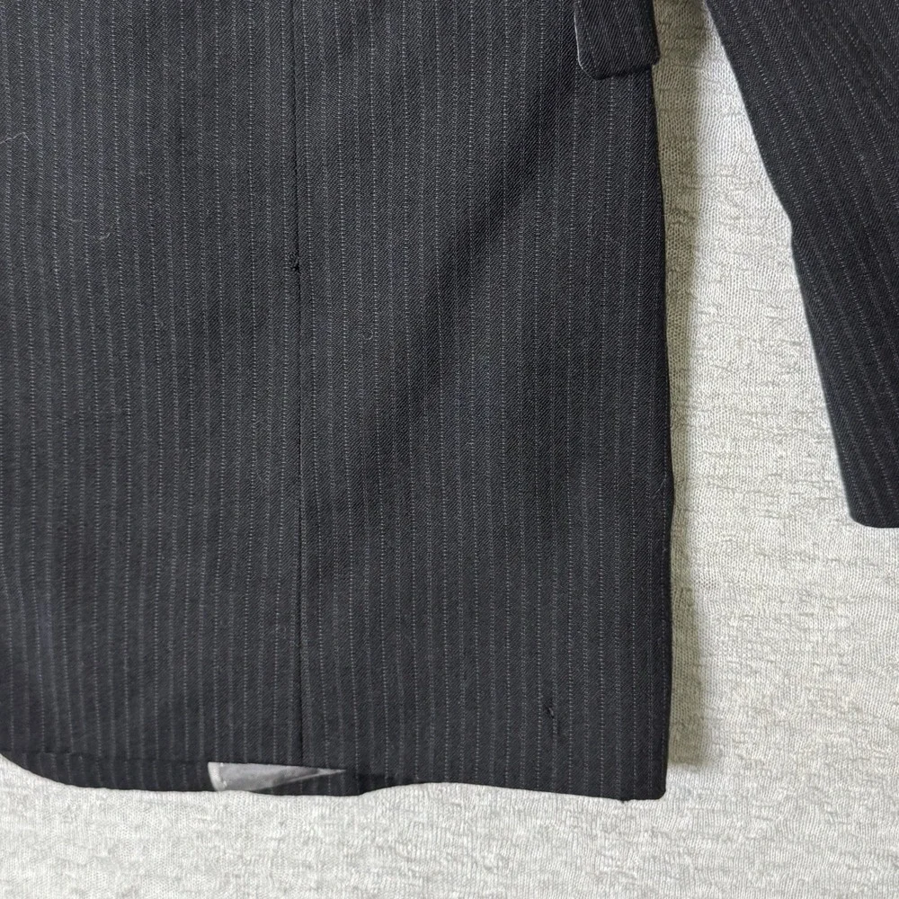 J Ferrar Men's Blazer Sport Coat Size 40R Black Pinstripe Wool Blend